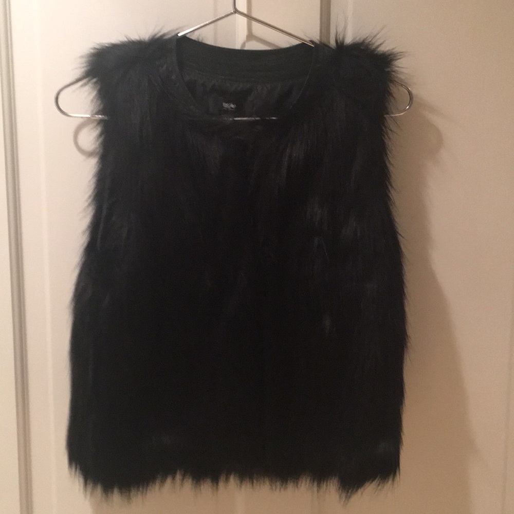 Mossimo black faux fur vest